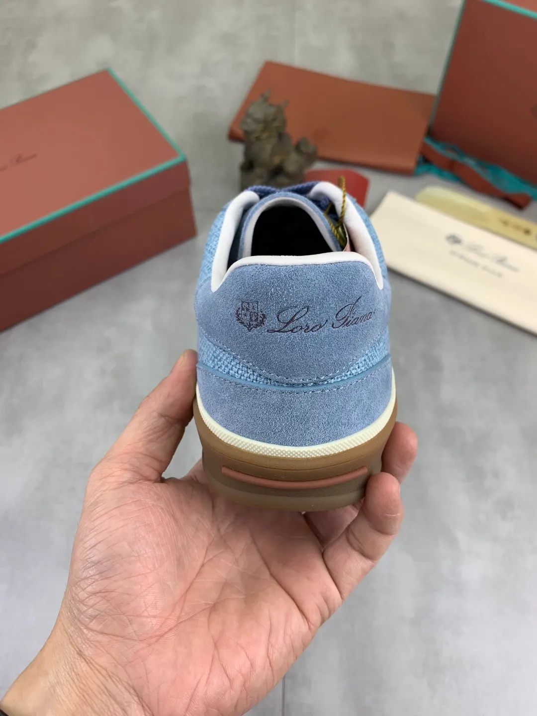 Men's Men's Shoes 💰P560 New Style 💰 The latest casual shoes Loro Piana 💯 Top grade 💯 Buy the original copy 💯 Founded the existing Loro Piana company on April 24, 1924. It is now the sixth generation of family business, providing the best quality products to customers who are discerning about taste and quality. Imported original fly woven fabrics with cowhide fabrics, plain calfskin lining, hand-stitched threads with cowhide feet, original packaging, high-end outsole, size: 38-45 (custom-made for 46), 7️⃣ colors available